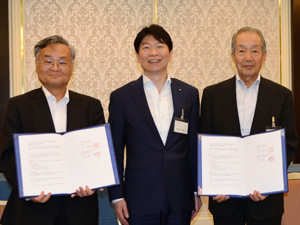 岡山県商工会議所連合会との包括連携協定締結式